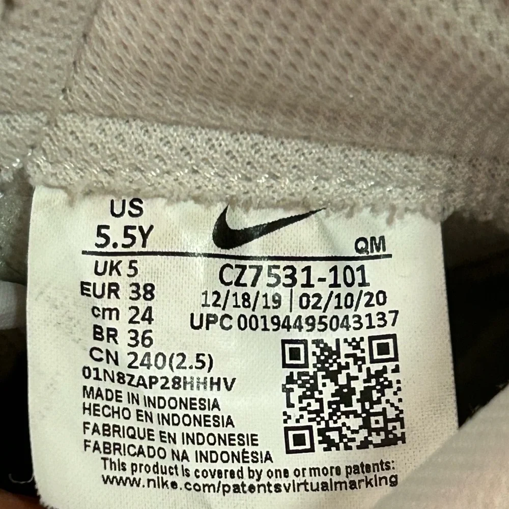 Nike Blazers White and Pink Youth 5.5 Women’s 7